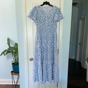 Crown & Ivy Size M Floral Blue Maxi Dress
Like New (worn once for pictures)